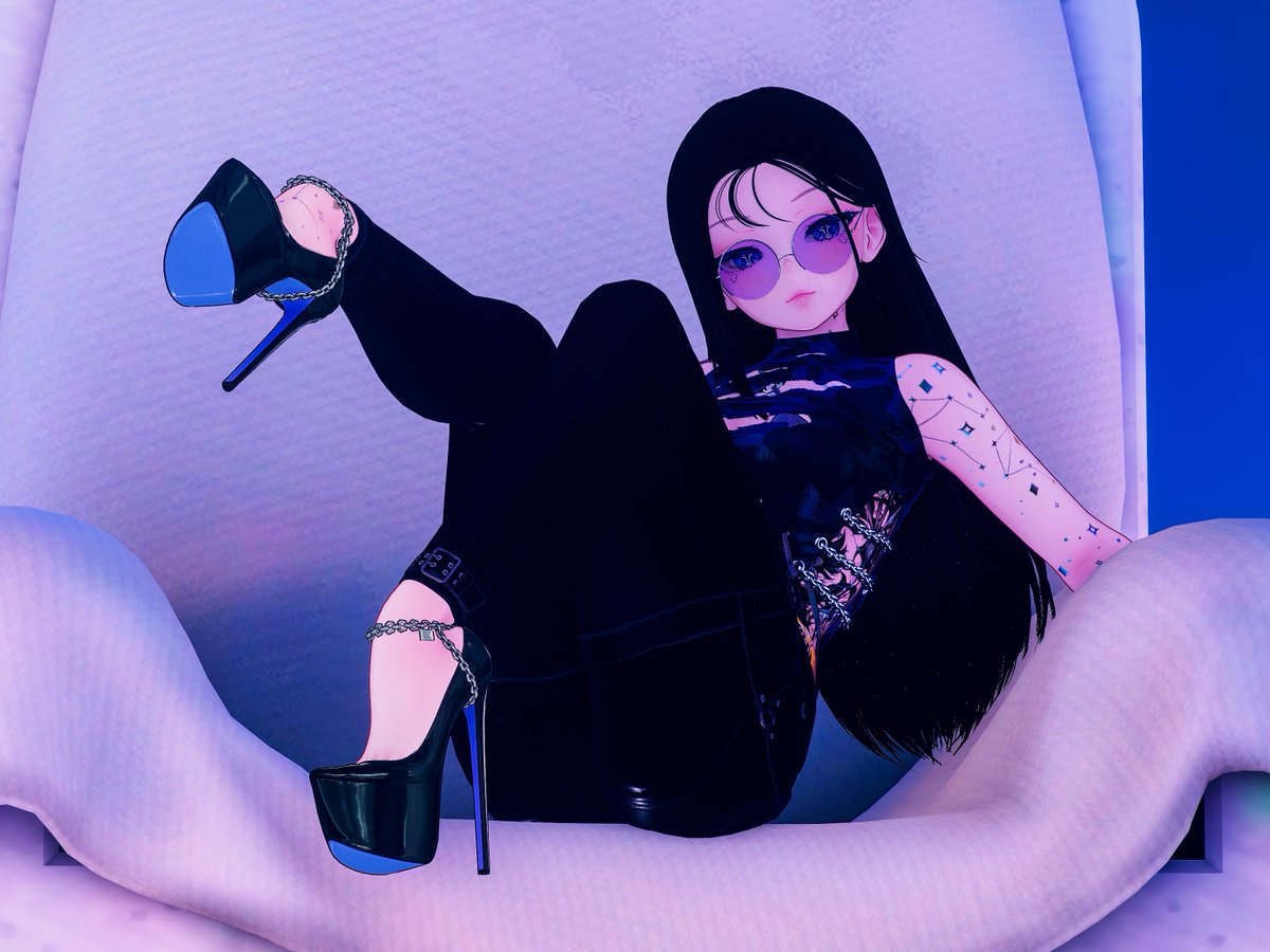 Rescaled and Resculpted a Venus base to my IRL proportions. It's so much nicer to dance in. Hopefully I'll have a full personal soon and can get back to my OG goal of scratch designed fashion. But for now, I just need a nice firm stool to keep my feet warm this winter.