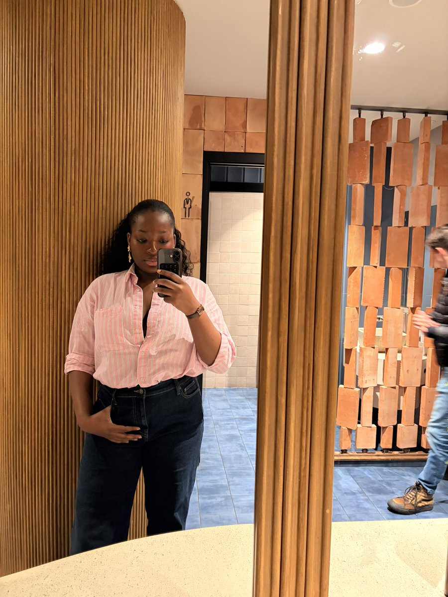 TFareedat tweet media