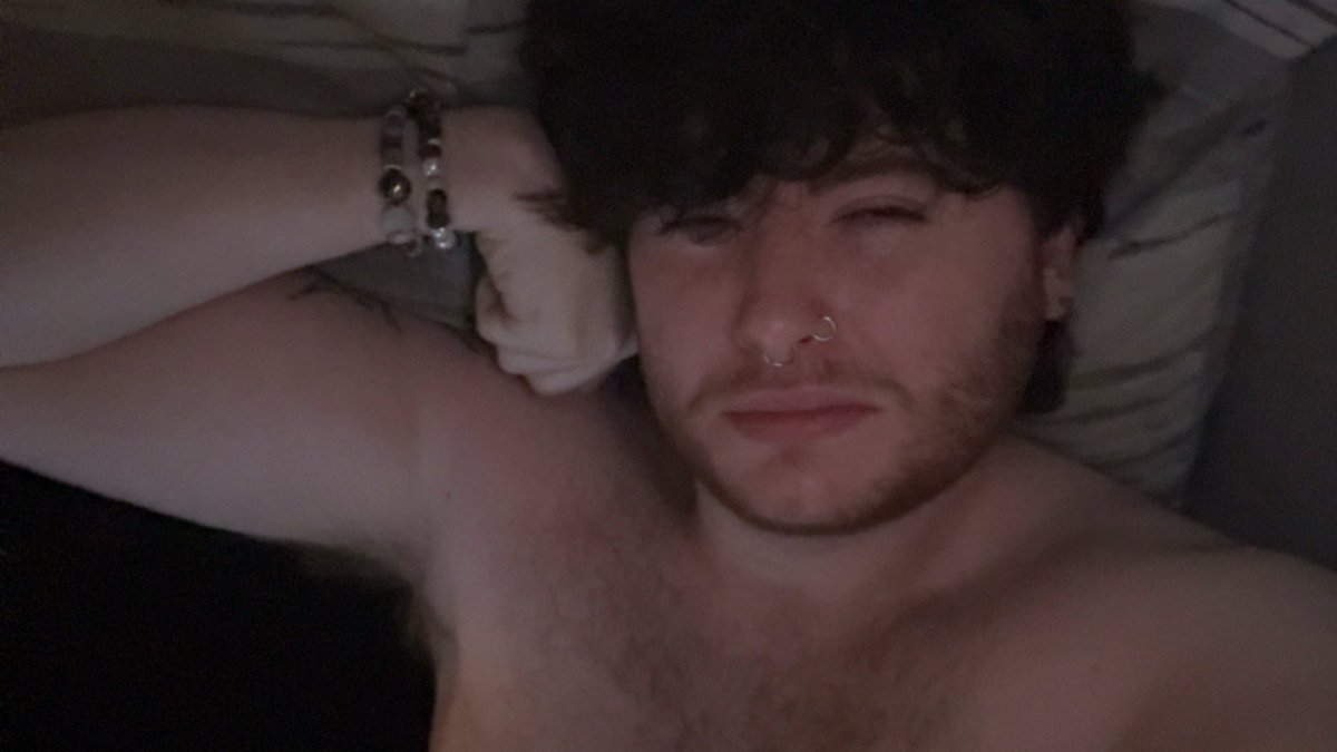 zarcasism's tweet photo. if you make fun of how small my arm are i’ll bite you

#gay #21yo #mlm #lgbtq https://t.co/JA8J2ia4cv