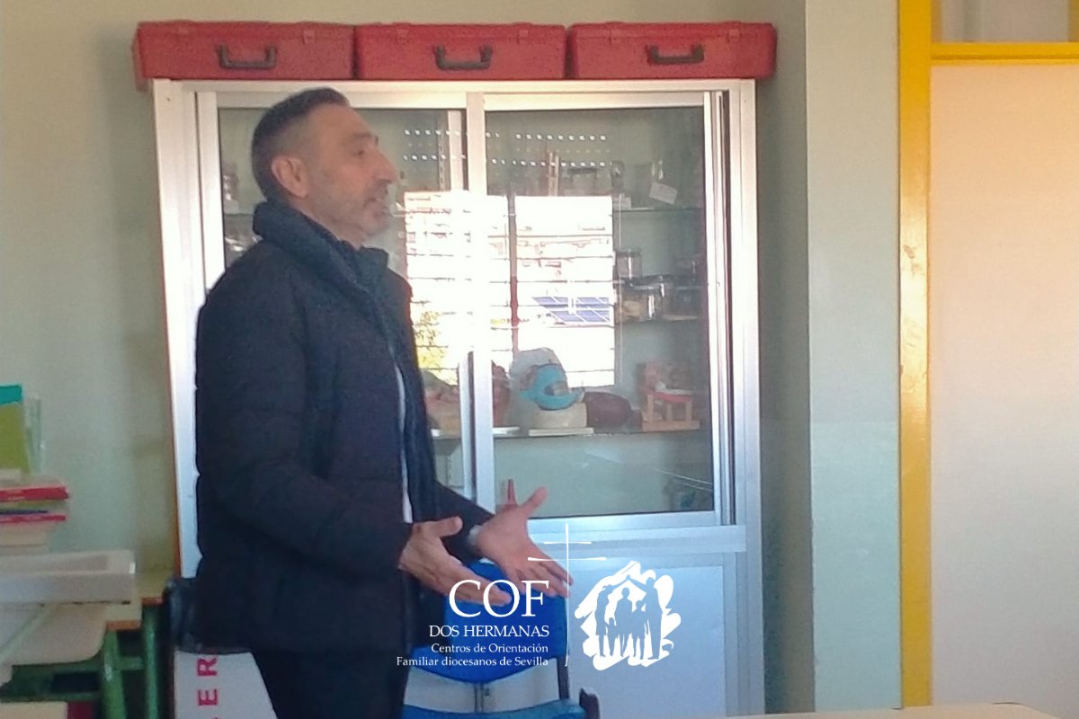 ➡️ Nuestro colaborador David Cotán, que atiende y orienta a personas adictas, ofreció a alumnos de 4º de la ESO del Instituto María Zambrano de Dos Hermanas una charla sobre las adicciones, la importancia de pedir ayuda a familia y profesionales y herramientas de prevención.