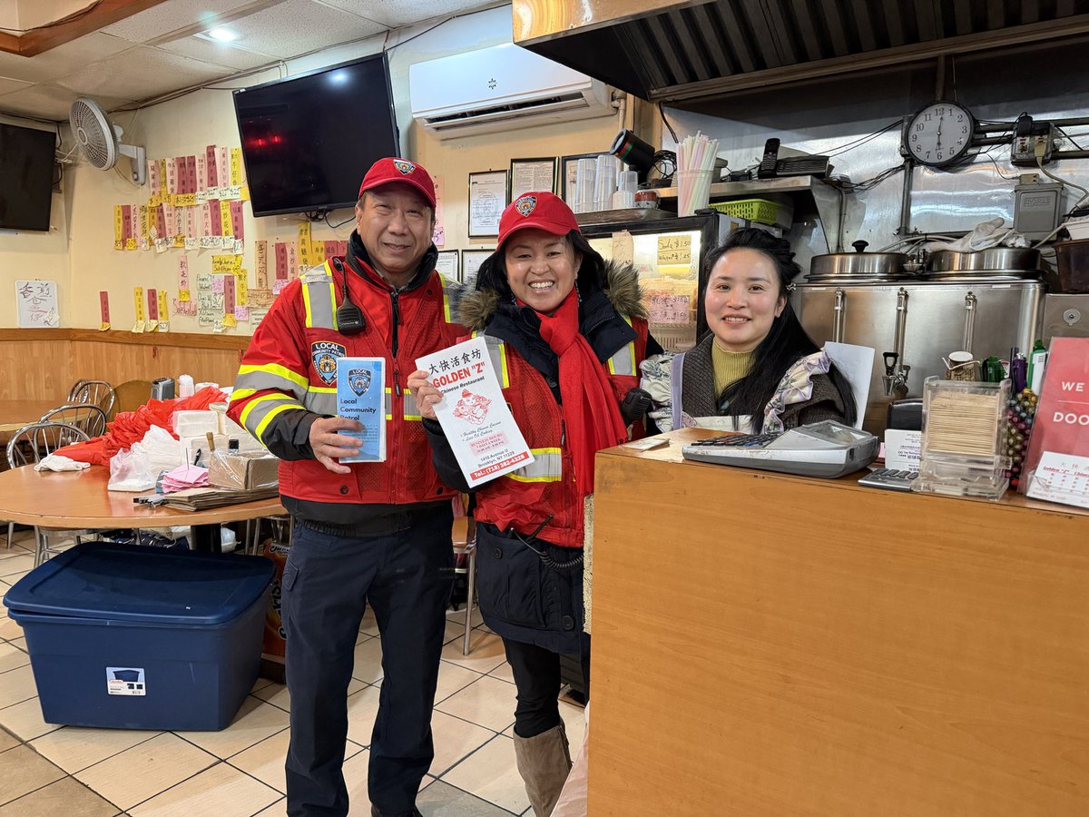 lcp_2023's tweet photo. (1/20/26) LCP team conducted a night patrol along Avenue U. 🌙
It was great to reconnect with familiar merchants and also meet new faces in the community. Thank you to all the business owners who took the time to chat with us and share their thoughts. https://t.co/iUTCD229sG