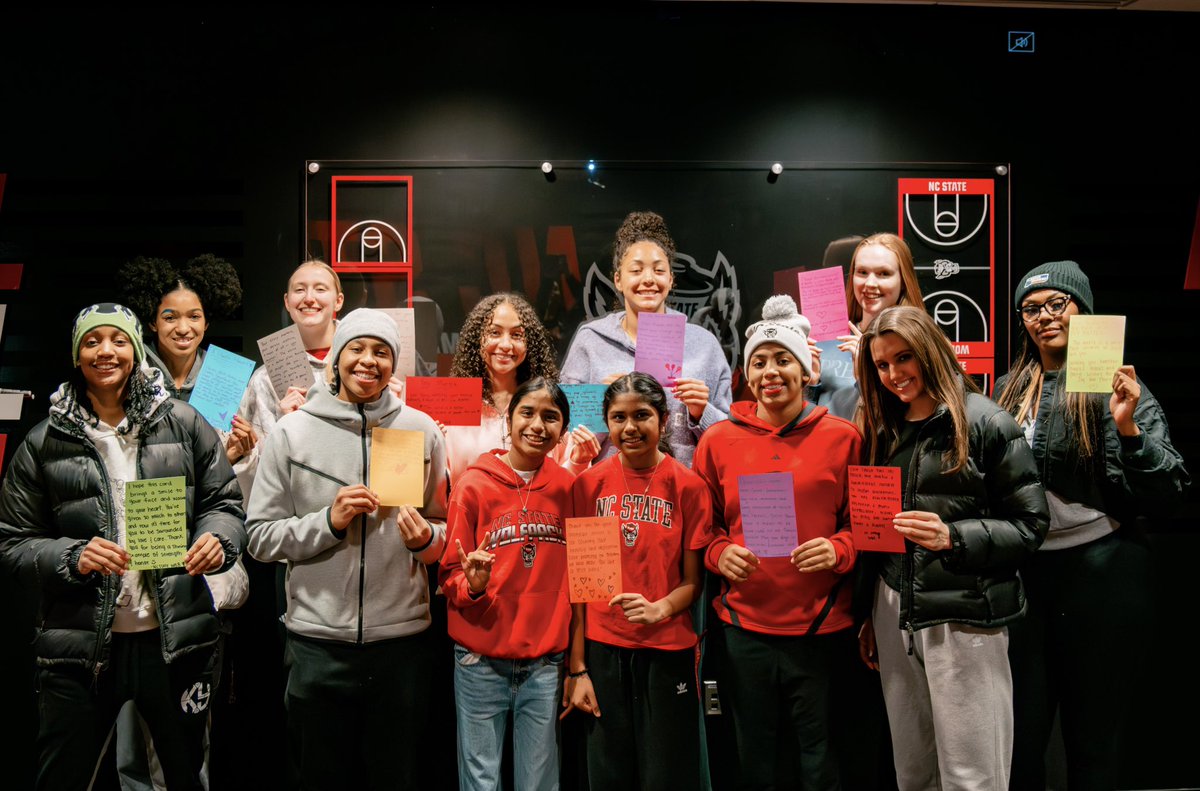 PackWomensBball's tweet photo. Teamed up with Linking Hearts to write letters to men and women who have served and continue to serve our country ❤️ https://t.co/Dzv4rdyWKi