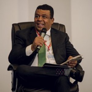 Nota de pesar por el fallecimiento de Juan Manuel Guerrero.

Hoy despertamos con un día hermoso. El 21 de enero, día de la Virgen, amaneció con un sol radiante, de esos que acarician el alma y nos recuerdan que la vida, aun en medio de sus luchas, sigue siendo un regalo.

Nadie