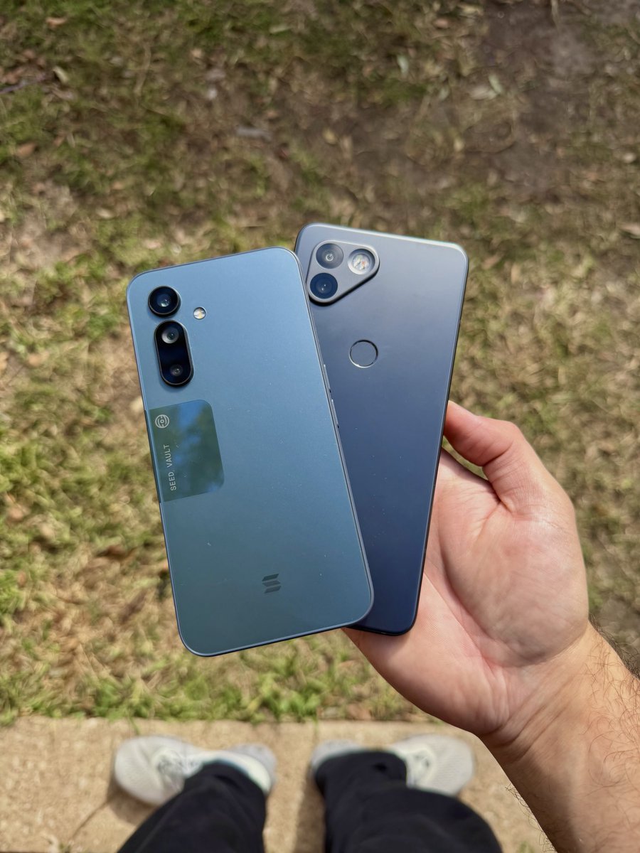 If you own a Solana Mobile phone
you basically got it for free

Saga: paid for itself with $BONK + memecoin airdrops

Seeker: paid for itself with meme airdrops + its own token ($SKR)

First time ever a phone pays for itself
just for being used

Only possible on Solana