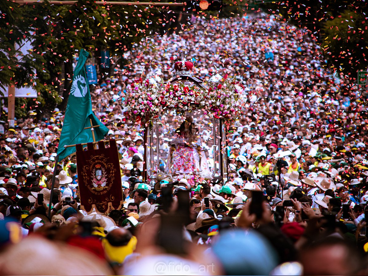 moises_fido's tweet photo. Una pequeña selección fotográfica de la procesión de la Divina Pastora en Barquisimeto, un poco variada dónde no solo se muestra a nuestra madre, icono de la cultura, creencia e identidad larense, sino también de nuestra gente , su legado y su fé. Espero sea de su gusto. Comparte https://t.co/jDLEeaoEsh