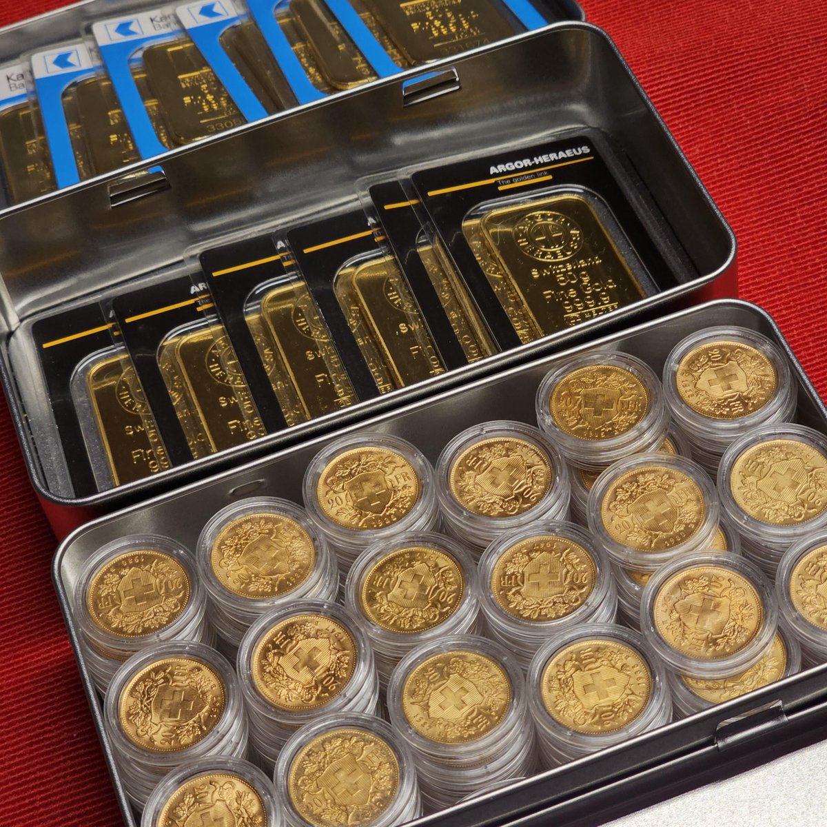 peer_metals's tweet image. 🟡 Full Collection Energy

Stacked clean.
Locked tight.

Bars for weight.
Coins for history.

Half sold.
Peace secured.

Now it just sits.
Quiet. Solid. Patient.

📍 r/Gold
Credit: u/Gallvieg

#goldstack #physicalgold #soundmoney #goldbars
