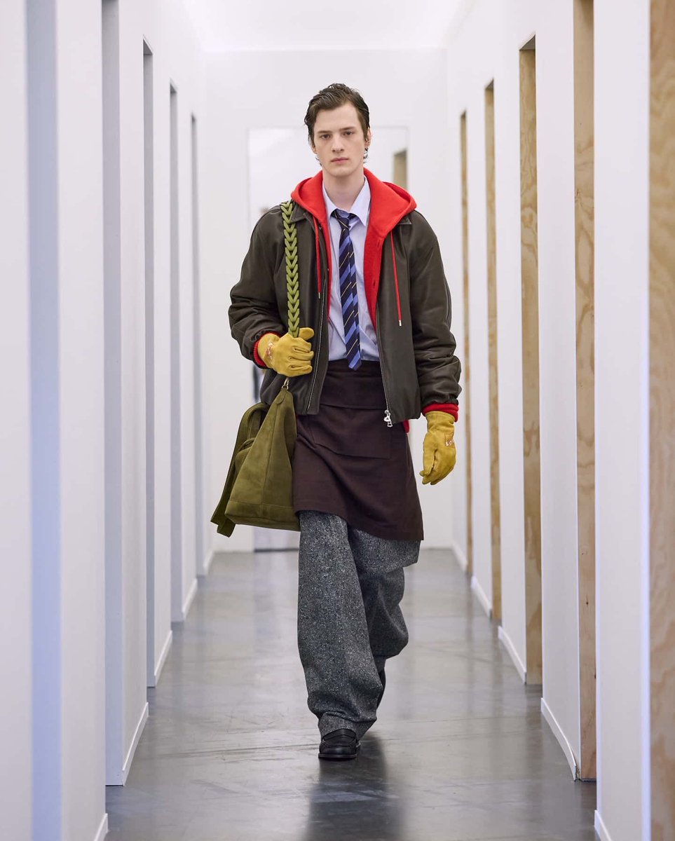 MaleFashTrends's tweet photo. #SOLIDHOMME redefine el armario masculino con “La Maison des Métallos”, su colección Otoño-Invierno 2026 que lleva al hombre contemporáneo de París a la ciudad moderna #PFW https://t.co/G9aCPn5Vpn https://t.co/dkOWe7Ti0a