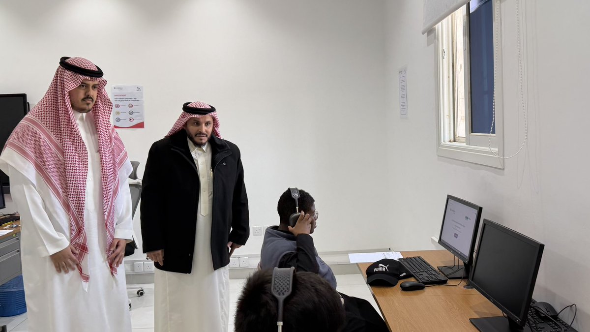 سعادة الرئيس التنفيذي 
أ. عبدالله بن أحمد الشهري

وبرفقته الرئيس التنفيذي 
لشركة مهد الابتكار
م. عبدالله يزيد أبو ملحة

يقومان بجولة ميدانية على لجان وقاعات الاختبارات #كامبريدج وذلك ضمن تدشين أول اختبار رقمي لجامعة كامبريدج الدولية على مستوى #المملكة_العربية_السعودية في