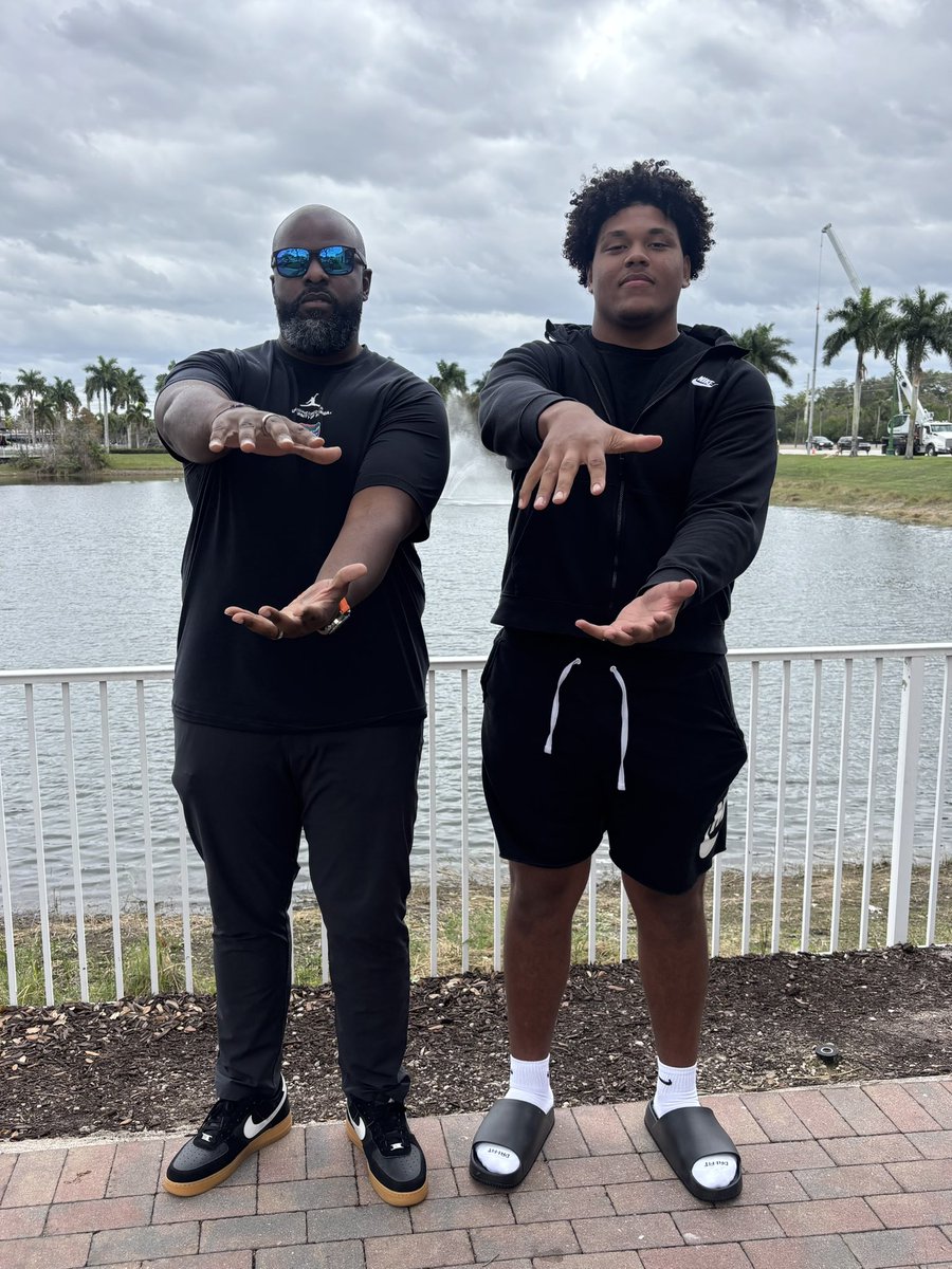 TYLER_4x4's tweet photo. #CAMO Breakfast with Champions @CoachGChatman 🐊 https://t.co/D6KBLW5LAR