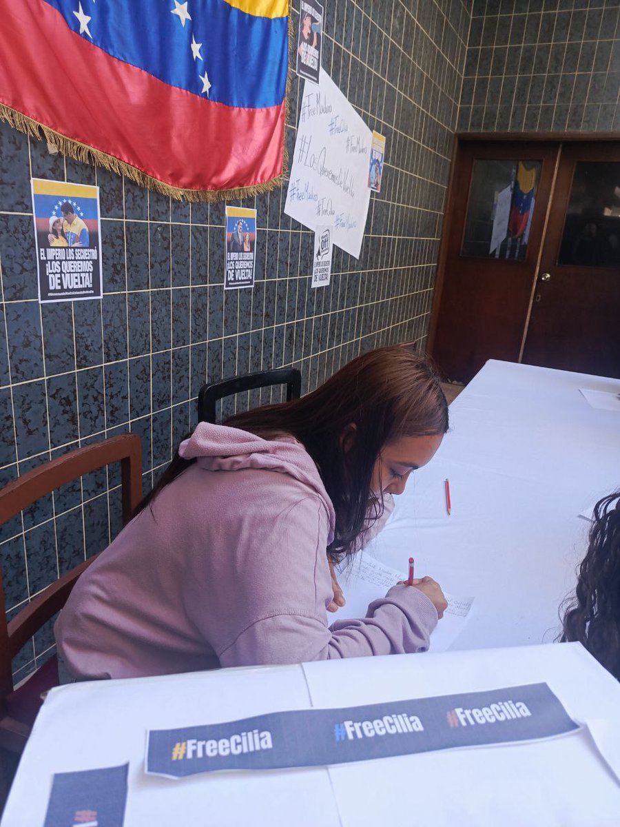 Bringthembackve's tweet photo. Jornada de recolección de cartas para el Presidente Nicolás Maduro y la Primera Dama Cilia Flores. 🇻🇪

📍 Falcón, Venezuela.
#BringThemBack https://t.co/tH7Xaz1mE6