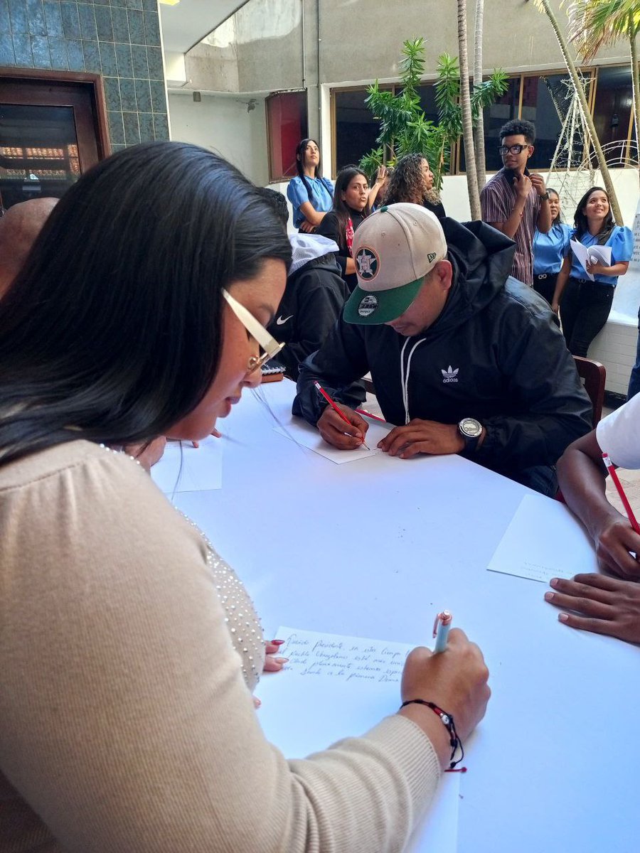 Bringthembackve's tweet photo. Jornada de recolección de cartas para el Presidente Nicolás Maduro y la Primera Dama Cilia Flores. 🇻🇪

📍 Falcón, Venezuela.
#BringThemBack https://t.co/tH7Xaz1mE6