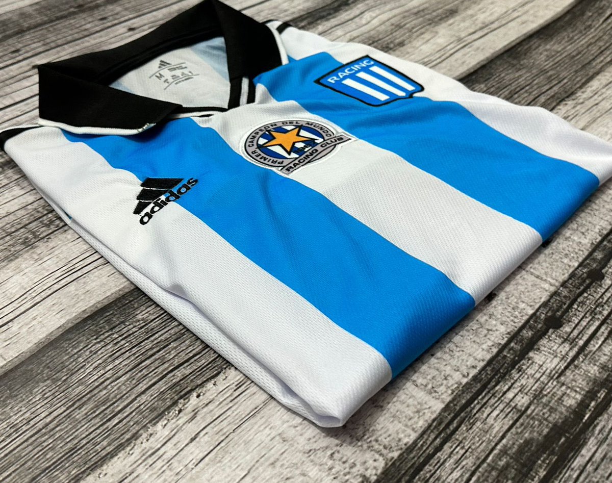 𝗖𝗮𝗺𝗶𝘀𝗲𝘁𝗮 𝗥𝗖 𝗥𝗲𝘁𝗿𝗼✨

🔥NUEVO INGRESO🔥

Titular temporada 2000/01🎓🤍🩵
Dorsal 11 Diego #Milito 👑

STOCK LIMITADO ✨🎓
Pedidos por encargo 🩵🤍

Talles del M al 2XL
#IndumentariaRC  #Racing #RacingClub #camisetaRacing #LaAcademia #LaguardiaImperial #RacingRetro