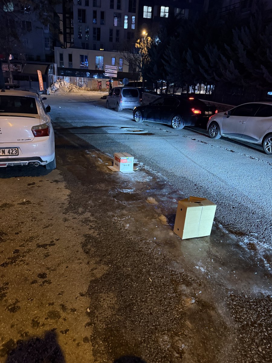 Çankaya
Kavaklıdere Mahallesi
Bestekar Caddesi No:4 Önü
5-6 gündür tuzlamamıza rağmen bir türlü çözülemeyen buz kütlesi. Gün içersinde araçlar zorluk yaşamakta kazaya sebebiyet verebilir. Bilginize.
<a href="/cankayabelediye/">Çankaya Belediyesi</a> <a href="/ankarabbld/">Ankara Büyükşehir</a> <a href="/mansuryavas06/">Mansur Yavaş</a> <a href="/hcanguner/">Hüseyin Can Güner</a>