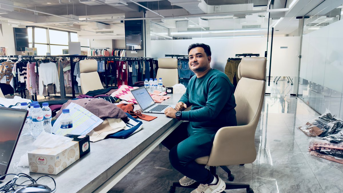 AzmolbappyLaser's tweet photo. Samples on the table, commitment in mind.

#knitwear #fashion #merchandise https://t.co/hbGGbI5HcN