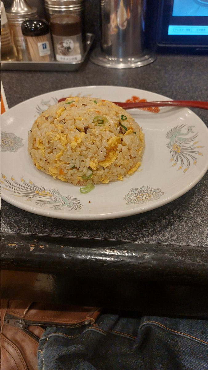 さぁ本日の夕飯はこんな時間から🍜🍥