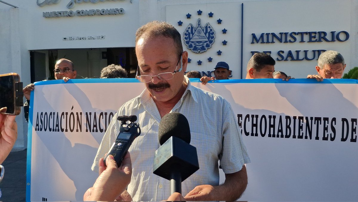 NotiVozSV's tweet photo. La Asociación Nacional de Usuarios del Sistema de Salud Pública y del ISSS (@Anusal_sv) expresó su profunda preocupación por la crisis que atraviesa el sistema de salud en todo El Salvador, la cual califican como grave, generalizada y sostenida. https://t.co/sheoBp7aIj