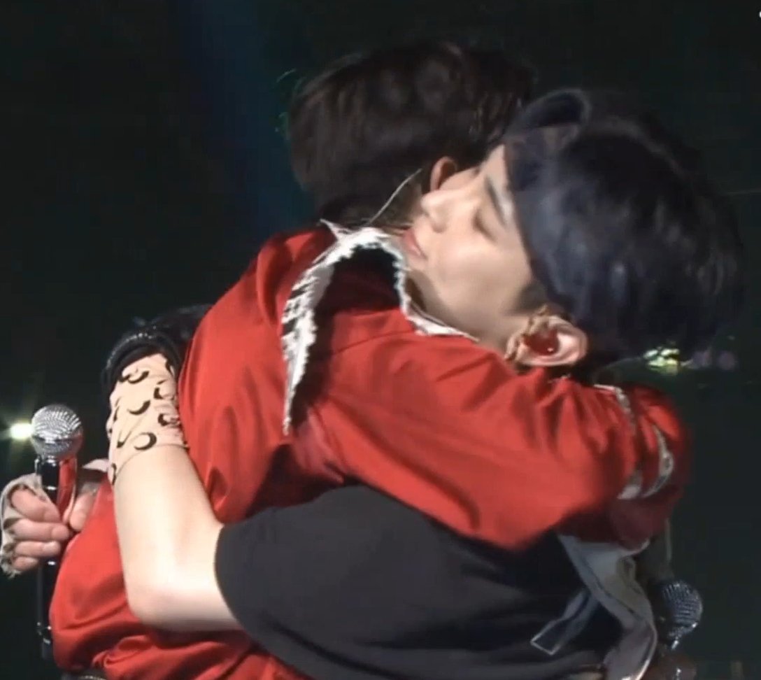 freakeychoice's tweet photo. minkey hugs >>>> https://t.co/SIUlfskv4P