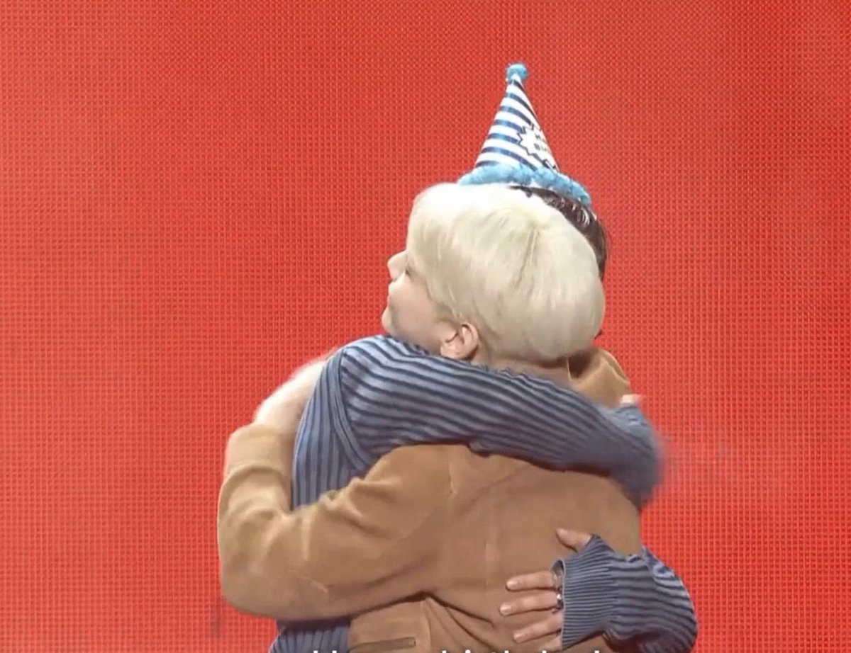 freakeychoice's tweet photo. minkey hugs >>>> https://t.co/SIUlfskv4P