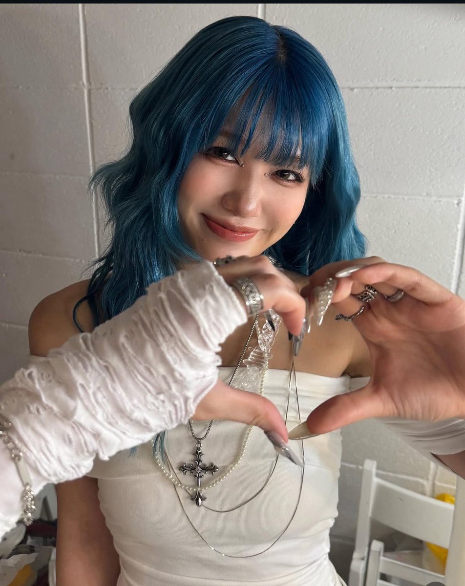 ✨️2026.1.21✨️
🎂KARIN HAPPY BIRTHDAY 🎂

いつもニコニコ、幸せをくれてありがとう🫧
でもダンスはバッチバチで最高のギャップをみせてくれるKARINとこれからも一緒にステージ立てるのがとっても嬉しい✨

これからも一緒に成長してこうね🤝🏻✨️