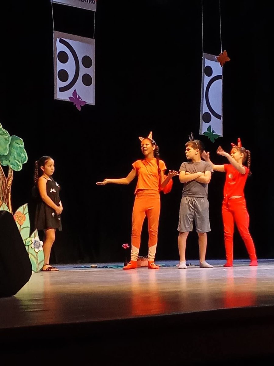 cpcc_sspiritus's tweet photo. Se respira emoción pura en el ambiente… ¡ESTO ES BUEN TEATRO! 😍
Cada gesto, cada voz, cada silencio cuenta. 
Nuestros grupos aficionados están demostrando que el talento y la entrega crean magia en el escenario. ¡Bravo por todos! 🌟
#CasasDeCulturaSS #SanctiSpíritus https://t.co/0MZx1ViCIZ