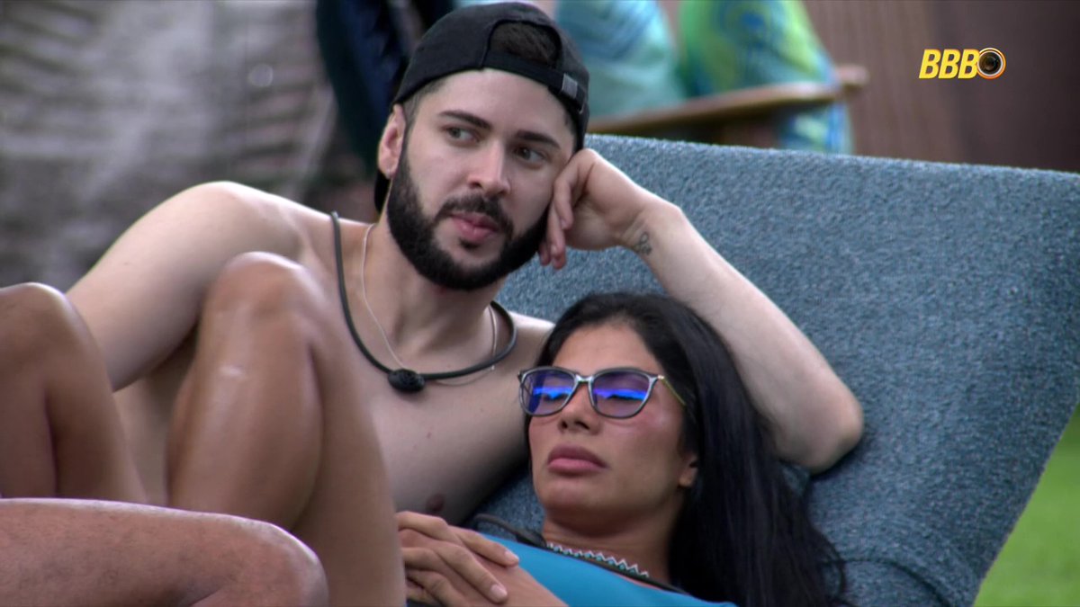 canalantenados's tweet image. Breno sobre Matheus: "Num primeiro momento eu achei ele gato."

Marcelo: "Ele é bonito."

Breno: "Ele é lindo."

Marcelo: "Lindooo também já é um..."

Marciele: "Abriu a boca..."

Breno: "Eu acho ele lindo. Então, quando ele chegou eu falei 'que homem lindo'. Mas aí depois..."…