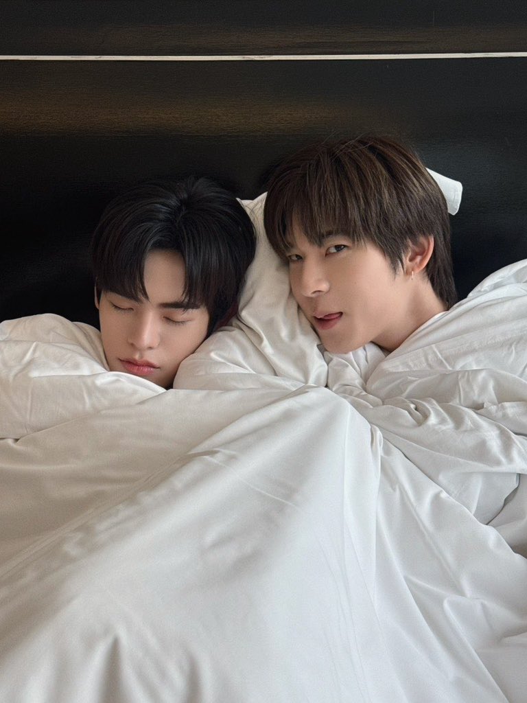 yoursbaebie's tweet image. เกือบเสียชีวิตเพราะรูปนี้ อันนี้ซีนไหน ทำไมด้วงฉินถึงไปอยู่บนเตียง(อีกแล้ว) 😭😭😭😭😭😭

Duang With You Q36
#ด้วงQ36แล้วนะเธอ