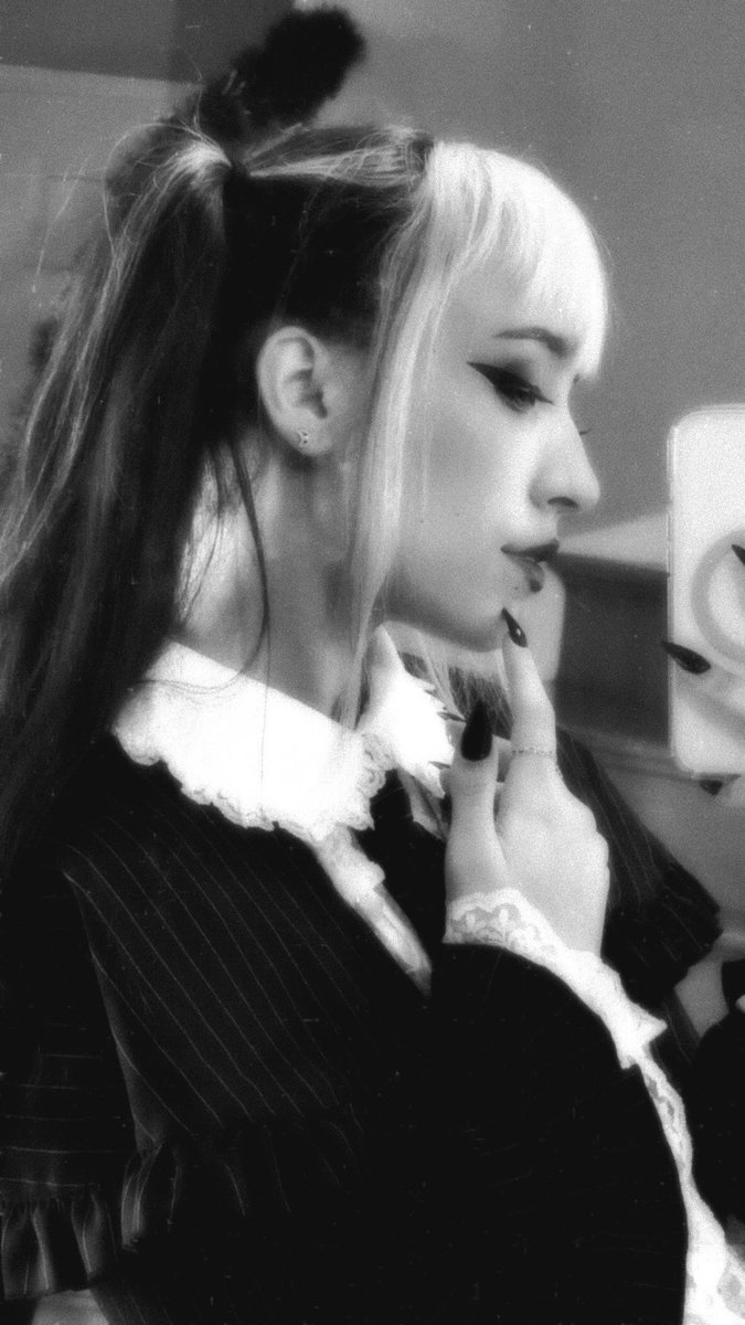 Okay while im editing pictures, heres moi