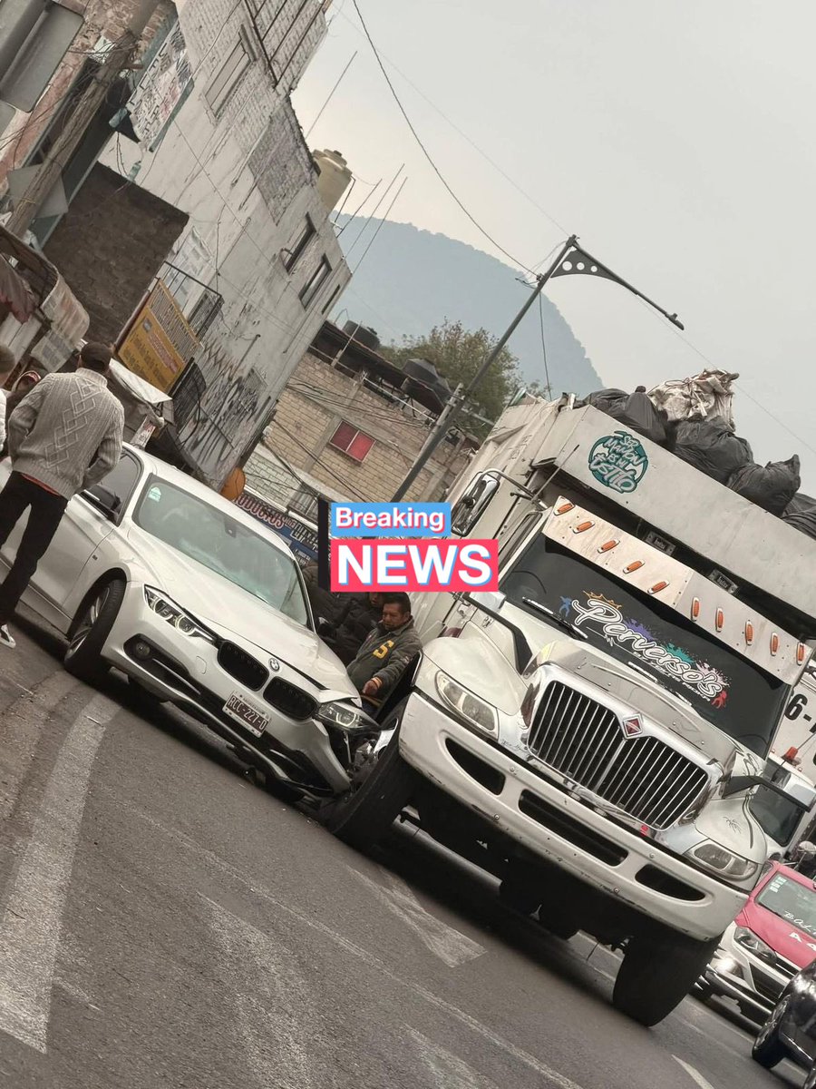 HalconOnce's tweet image. #Choque… 

#MexicoCuernavaca libre, se registra un choque entre un auto particular y un autobús de transporte público. 

Esto a la altura de San Pedro Mártir en @TlalpanAl.