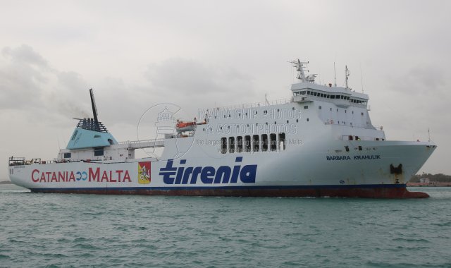 Shipguru's tweet photo. #Dutchbuilt #ropax #BARBARA_KRAHULIK #Entering #portodicatania, #Sicily - 02.03.2018 - www.maltashipphotos.com- NO PHOTOS can be used or manipulated without our permission @ShippingTV @worldshipsoc @shippingdata @ShippingMag @Shipping_Herald @shipping @ShipsInPics @Rich_Ships https://t.co/vGEgoTgttx