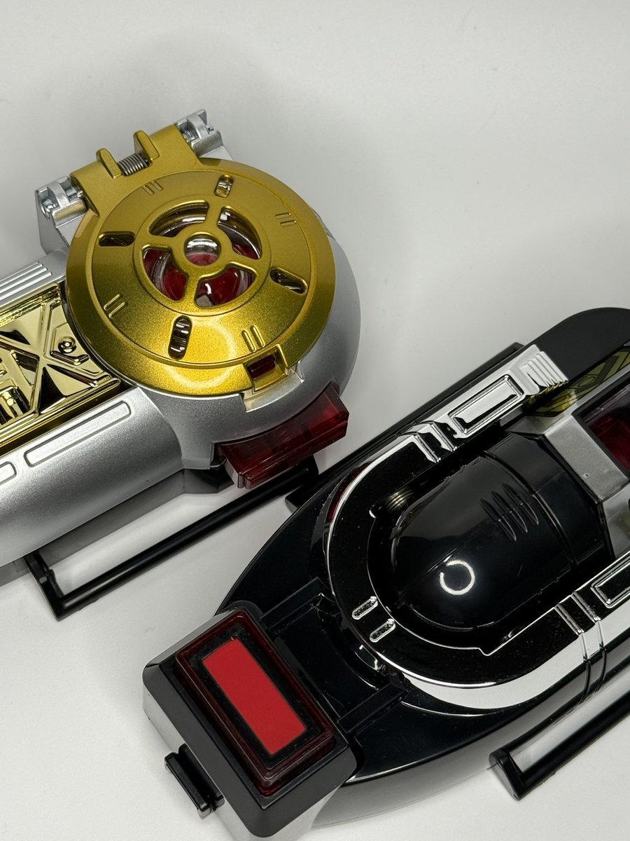 zordSword's tweet photo. 30th Anniversary Chouriki Oh-Ranger power brace / Zeonizer. 

#powerrangers #sentai https://t.co/FNWquruuV8