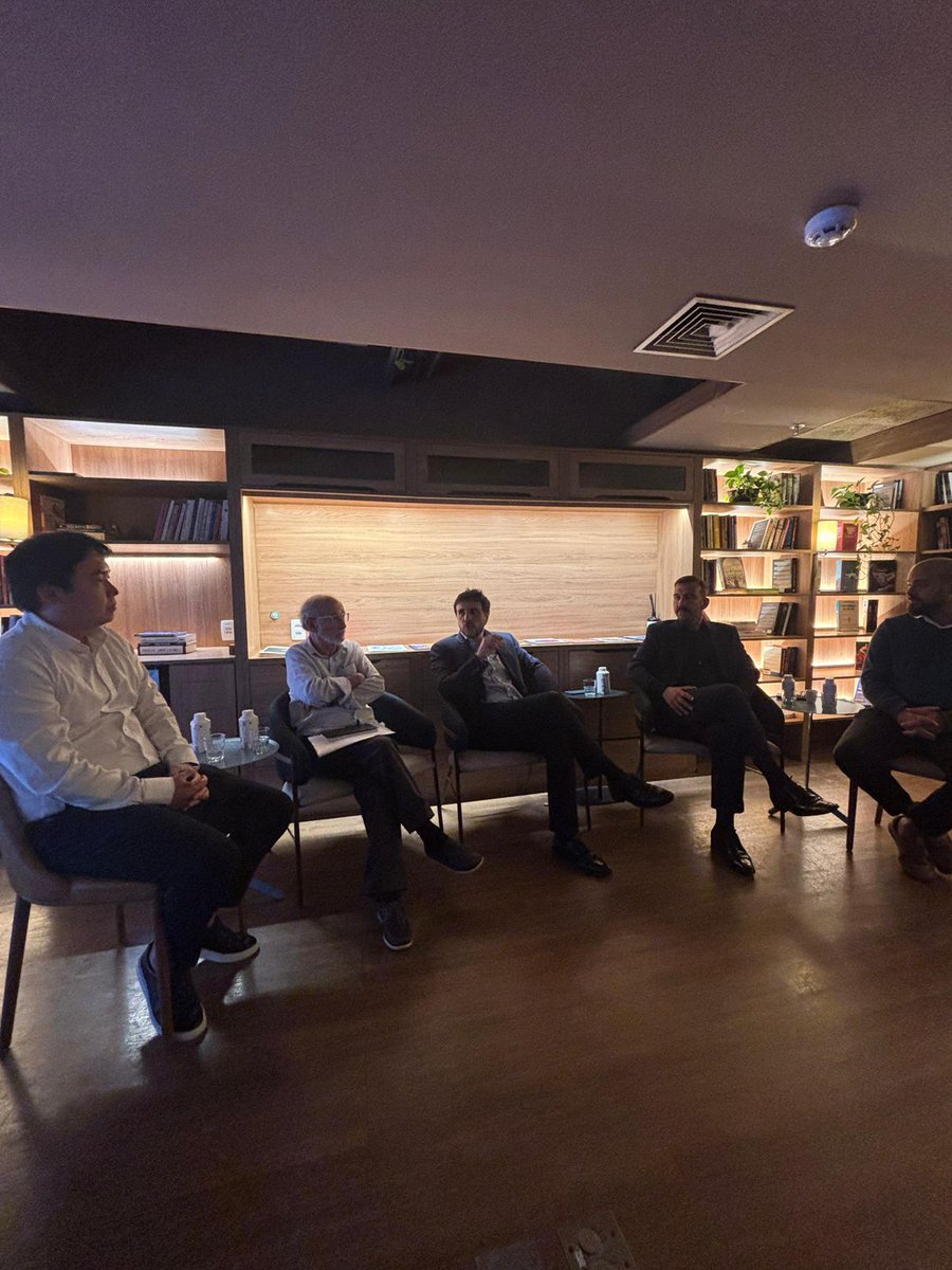 bombeirorafa's tweet photo. Encontro com Economistas na Genial Investimentos https://t.co/X8CwFXypqm