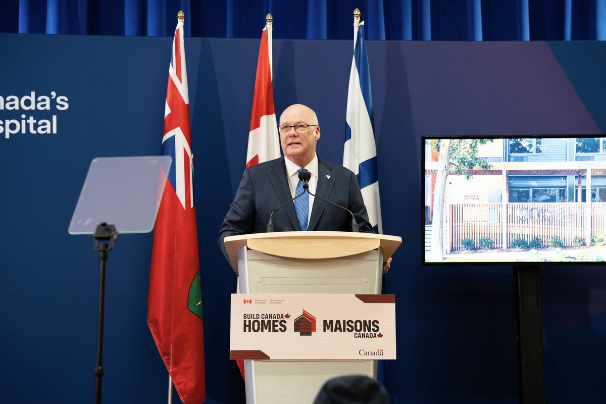 RobFlackEML's tweet photo. Far too many Ontario residents are struggling to find homes they can afford and get the help they need.

That is why I joined Federal Housing Minister Gregor Robertson, Mayor Olivia Chow and Build Canada Homes CEO Ana Bailão, to announce that we are partnering with @UHN to deliver new supportive housing units in Toronto’s Parkdale community.

Our government is providing up to $2.6 million in annual operational funding for Dunn House Phase 2. It will integrate primary care, mental health supports, and community services, positioning residents for success.

#UHN #DunnHouse #Housing