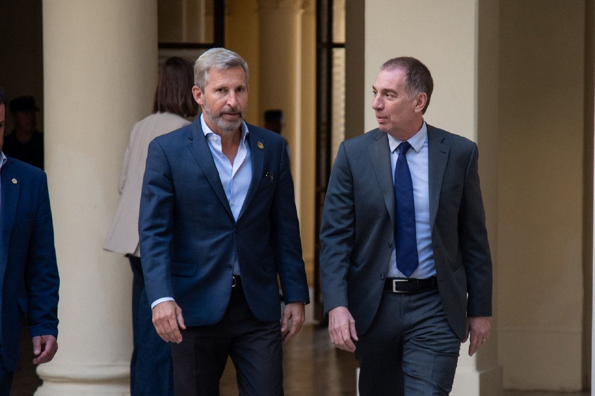 VISITA OFICIAL | El gobernador <a href="/frigeriorogelio/">Rogelio Frigerio</a> recibe este jueves en Paraná al ministro del Interior de la Nación, Diego Santilli.
entreriosahora.com/frigerio-recib…