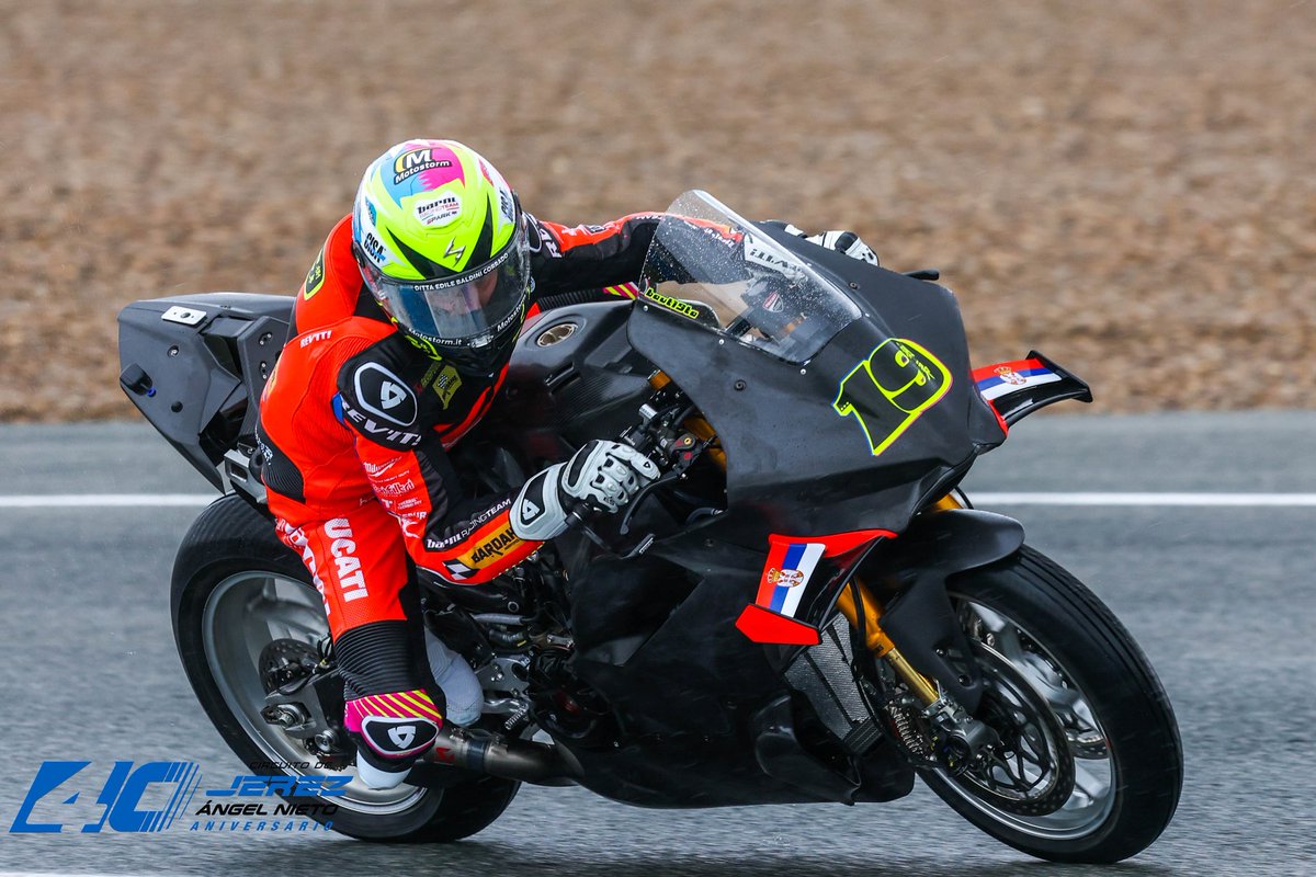 circuitodejerez's tweet photo. La lluvia condiciona el estreno del WorldSBK 2026 en Jerez, pero no frena los debuts más esperados como el de @19Bautista en el #barniracingteam.
Mañana, segunda y última jornada donde las previsiones apuntan una mejoría en las condiciones climáticas.
#WorldSBK #testjerez https://t.co/fjbrrsgaxT