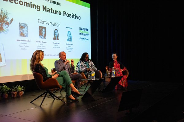 NatureDeal's tweet image. #AboutLastNight 💚 Last night we hosted a fabulous green carpet event to launch the new film 'Becoming Nature Positive' in Davos - check out some of the photos!

Find out more and watch the trailer: naturepositive.org/film/  

#BecomingNaturePositive #NaturePositive #WEF26