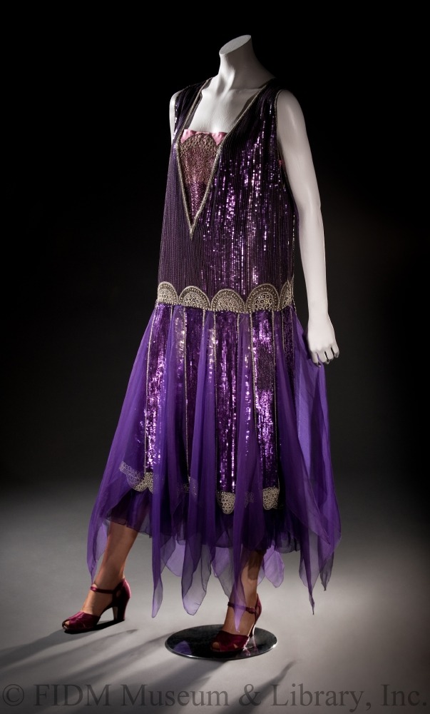 THAT look of ✨️Dior✨️ by Jonathan Anderson Fall/Winter is a REFERENCE to a silk gown of Paul Poiret c. 1925.🪡

PS: interesting to see how womenswear inspires MENSWEAR.