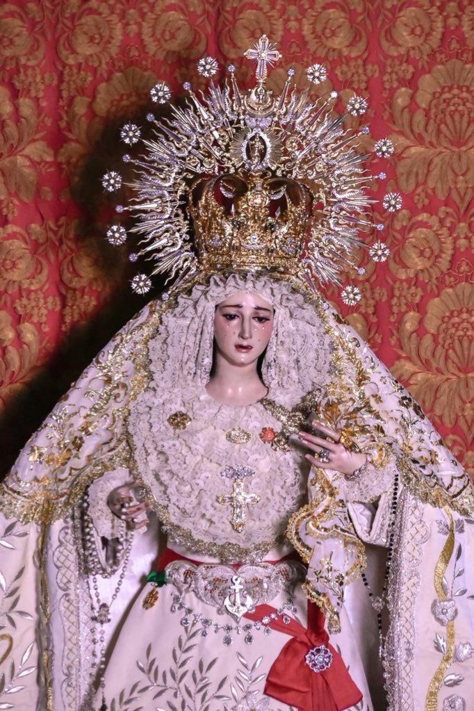 ¡El tesoro más preciado,
pues con oro verdadero,
de Reina te coronaron!