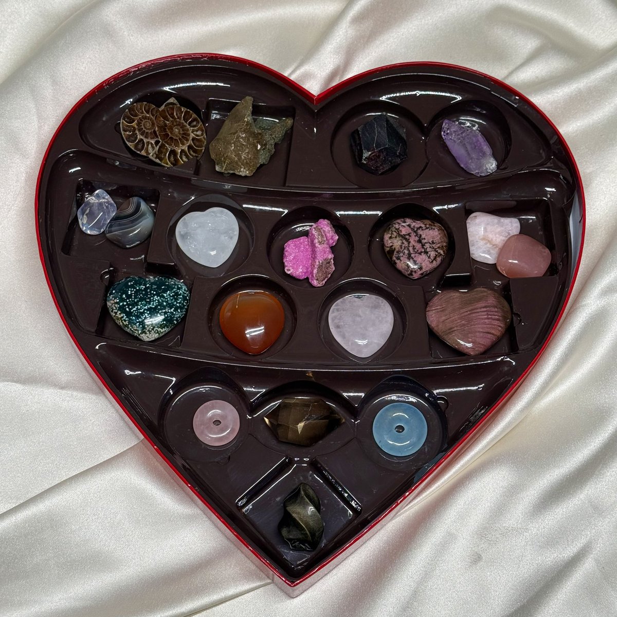 The “Forever Yours” bundle contains 19 gems valued at $187.99 for just $150, and comes in a stunning (sanitized) chocolate heart box 💝

Launching in just over one hour on my site!