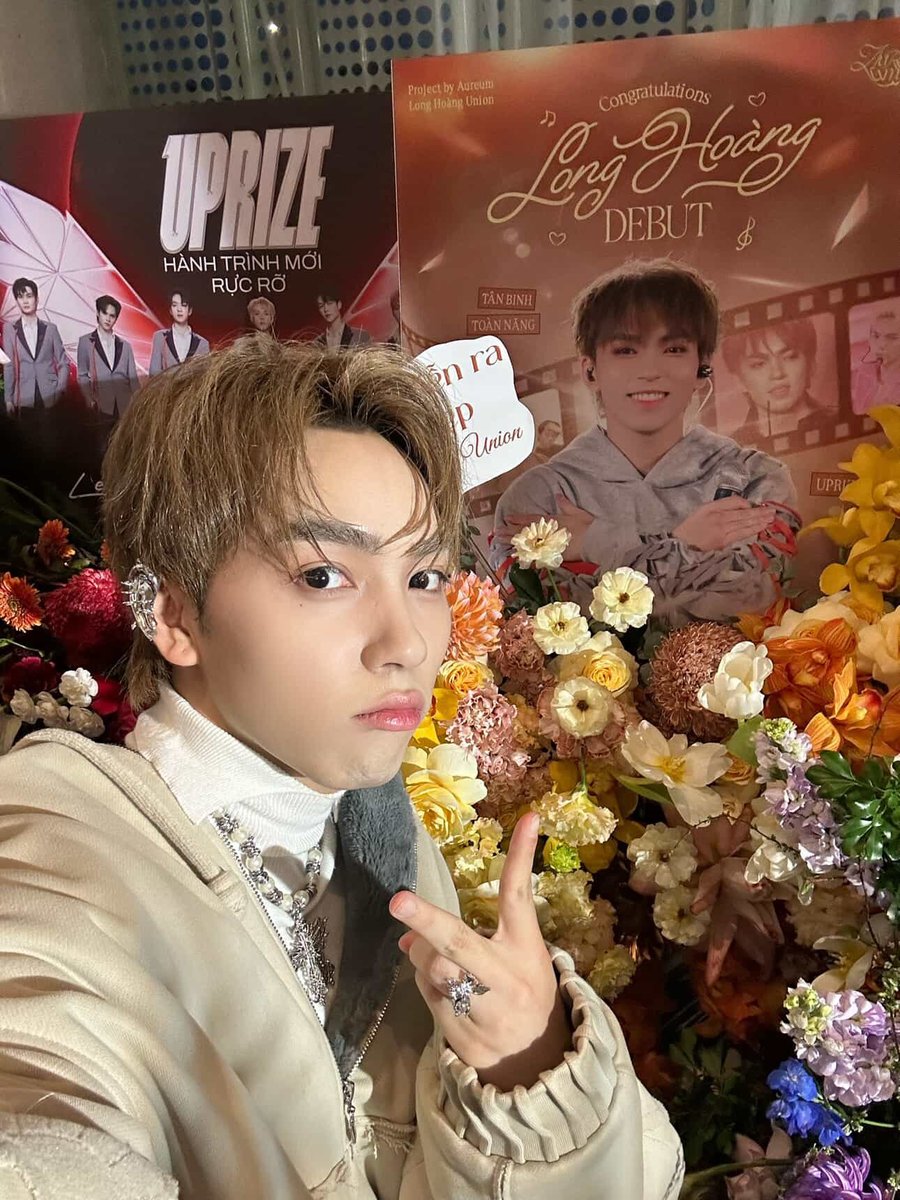 nami98265's tweet photo. Thế giới thu bé lại vừa bằng 1 chàng trai - Sinh nhật vui vẻ nhé Long Hoàng #HappybirthdayLongHoang #LeonAllDayLong https://t.co/Zuzu5qZ7A9