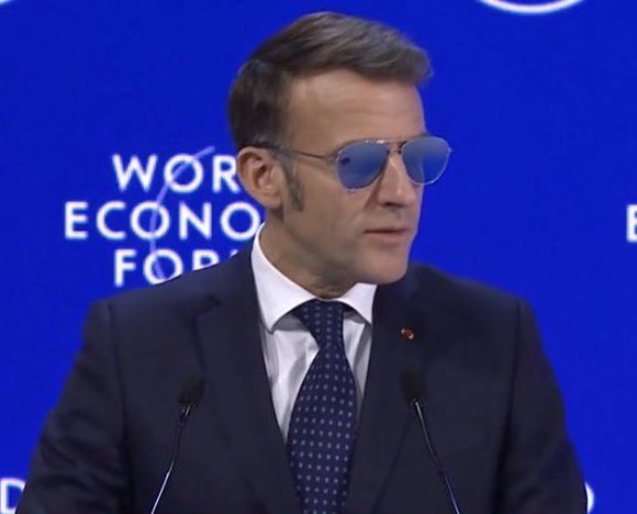 MacronardsFM's tweet photo. Cette photo #Macron rend dingue la #Debilosphere #fachosphere les adorateurs de #FakeCnews et la Bollore sphère, bref les collabos amoureux de Zemmour Lisnard Bardella Le Pen ! Donc, vous savez ce qu’il vous reste à faire, hein ! 😎 https://t.co/mkc9uTA4hQ