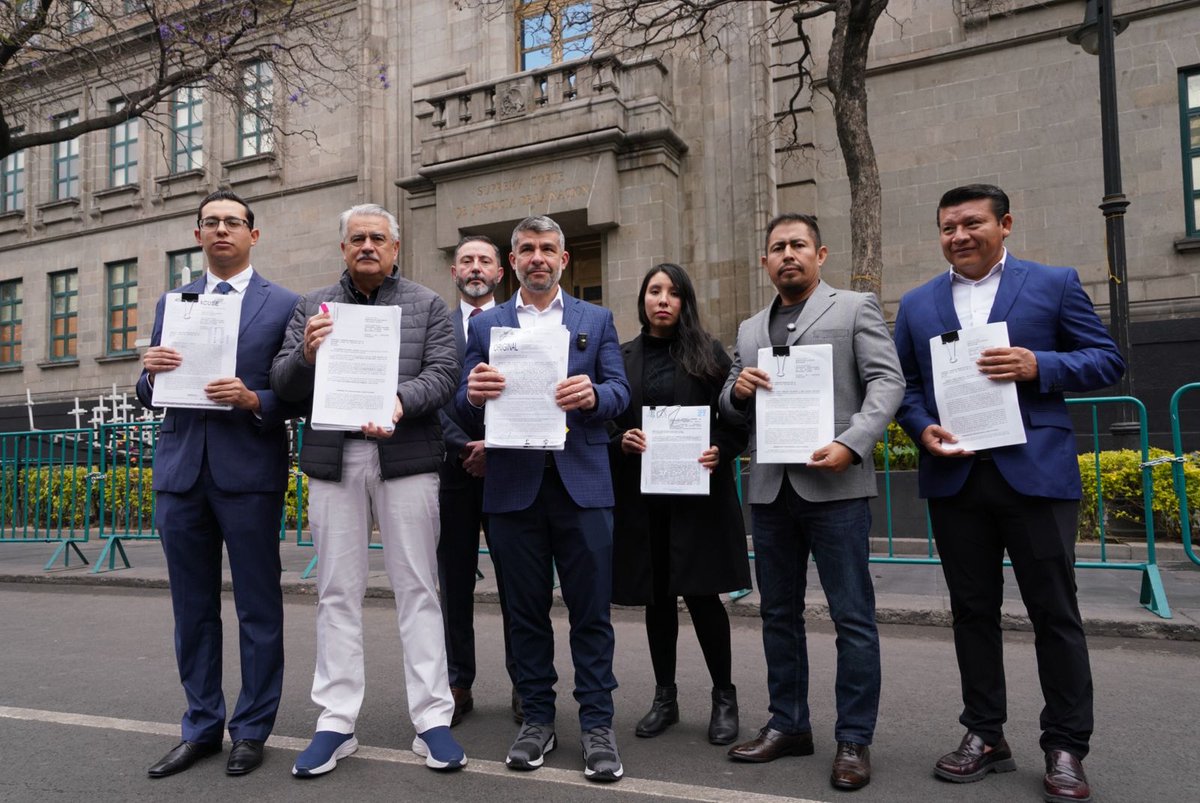 El FAIS era dinero de los municipios y el gobierno federal lo arrebató para concentrarlo, dejando a alcaldías y municipios de todo el país sin recursos para tapar el bache, poner más iluminarias o cambiar drenajes.

Por eso acudí a la <a href="/SCJN/">Suprema Corte</a> como presidente de la <a href="/ANACmx_/">Asoc. Nal de Alcaldes</a>, para