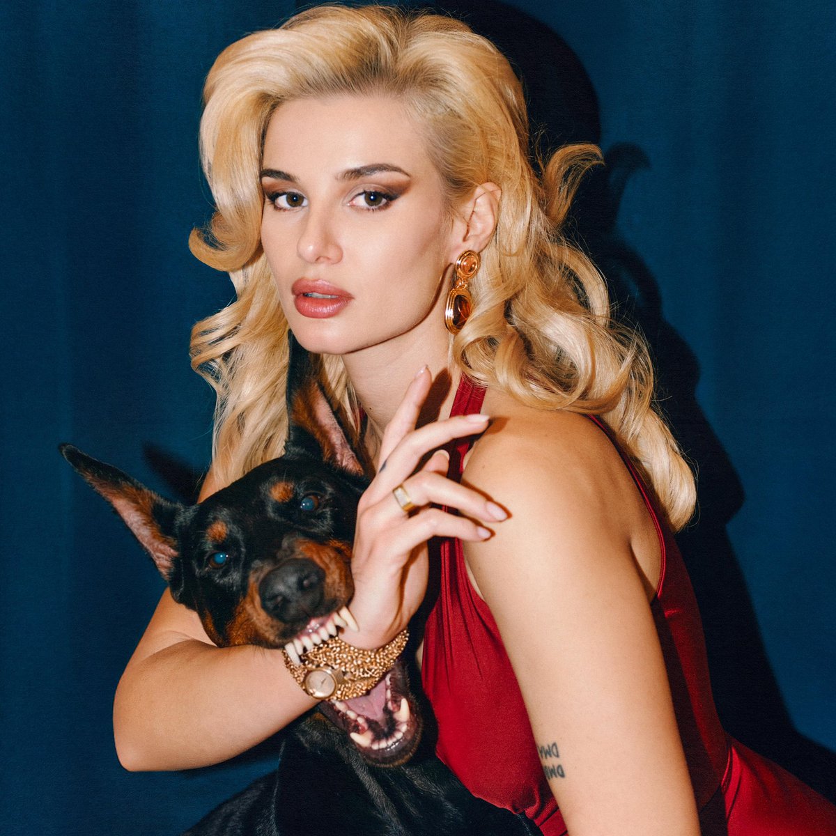 BeatriceQuinta's tweet image. Amore Business fuori a mezzanotte 📞

Onestamente la mia copertina più bella its giving diva its giving moda