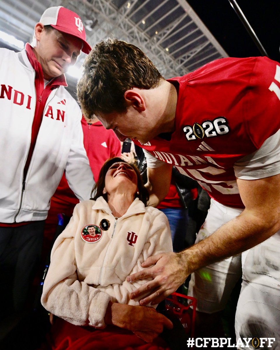 CFBPlayoff's tweet image. 🫶🫶🫶

#CFBPlayoff #NationalChampionship