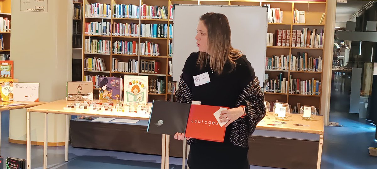 BibliotecaFlix's tweet photo. Els infants de primer de l’@EscolaFlix han vingut al "𝑳𝒂𝒃𝒐𝒓𝒂𝒕𝒐𝒓𝒊 𝒅𝒆 𝒍𝒆𝒄𝒕𝒖𝒓𝒂: 𝑬𝒍𝒊𝒙𝒊𝒓𝒔 𝒆𝒎𝒐𝒄𝒊𝒐𝒏𝒂𝒍𝒔, amb els ulls ben oberts per descobrir. I hem posat nom a allò que sovint costa tant d’explicar: les emocions.
@gencat
@BibliotecaFlix
#Ibbycat https://t.co/sDmoVu9Lwp