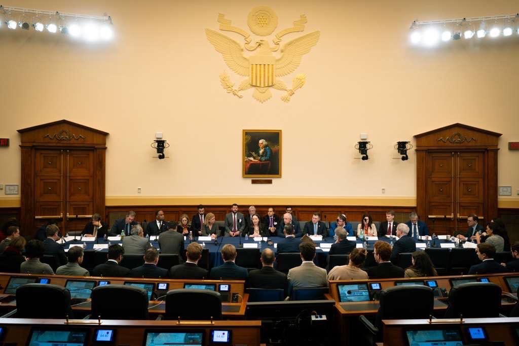 MariaCorinaYA's tweet image. Thank you, Chairman Brian Mast and all members of the House Foreign Affairs Committee for a very productive meeting. On behalf of the Venezuelan people, I deeply appreciate your bipartisan support for our democratic transition.

I thank Members of Congress from both parties, as…