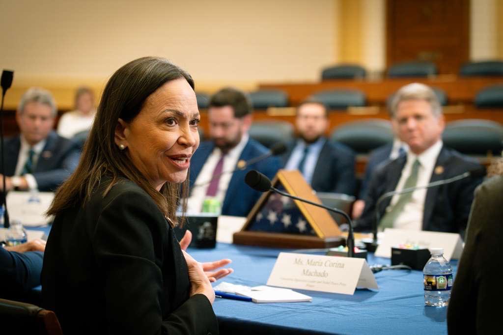 MariaCorinaYA's tweet image. Thank you, Chairman Brian Mast and all members of the House Foreign Affairs Committee for a very productive meeting. On behalf of the Venezuelan people, I deeply appreciate your bipartisan support for our democratic transition.

I thank Members of Congress from both parties, as…