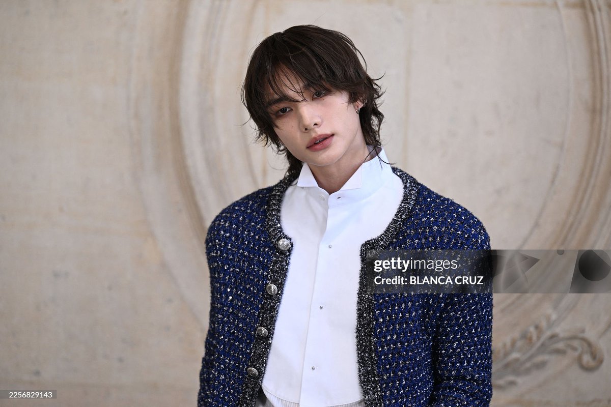 พาส่องลุคหนุ่มหล่อ! Hyunjin แห่ง Stray Kids กับลุคนฟรอนต์โรว์ เข้าร่วมชมแฟชั่นโชว์ของ Dior คอลเล็กชั่น Men’s Winter 2026–27 ที่จัดขึ้น ณ กรุงปารีส ประเทศฝรั่งเศส

HYUNJIN AT DIOR PFW
#DiorWinter26_HYUNJIN 
#HYUNJINxDIOR 
#Hyunjin #현진 #StrayKids 
#DiorWinter26 #Dior <a href="/Dior/">Dior</a> 

📸 :