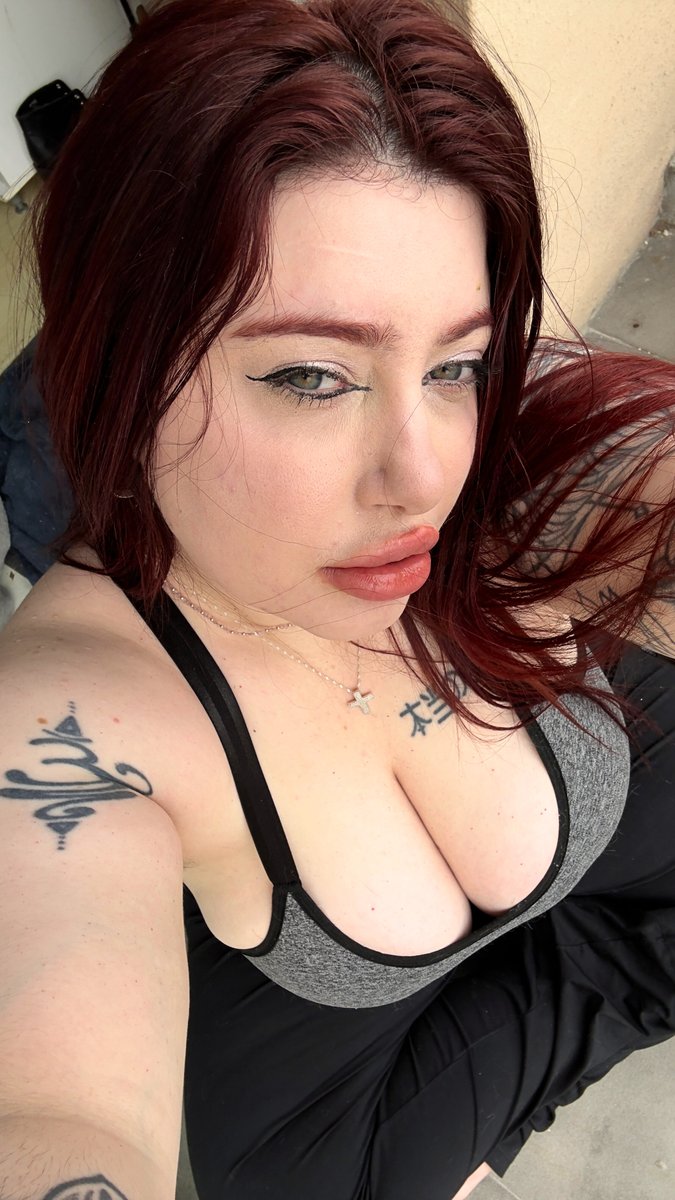 emilyshimmers's tweet photo. be honest, am i your type or nah? https://t.co/eMEZsMxSbG