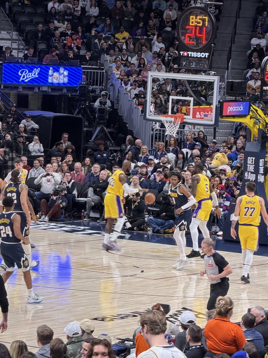 PacoRTOfficial's tweet photo. Ver a LeBron y Dončić jugar lo puedo considerar como misa https://t.co/ityOQwg90J