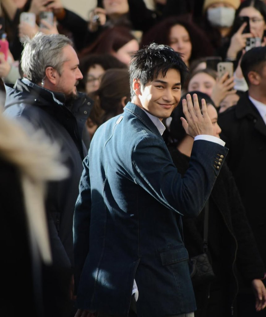 ApoNattawinofc's tweet image. APO AT DIOR PFW  😊

@Nnattawin1 @Dior

#DiorWinter26 #ParisFashionWeek #ApoNattawin 

📷 : emilievert_